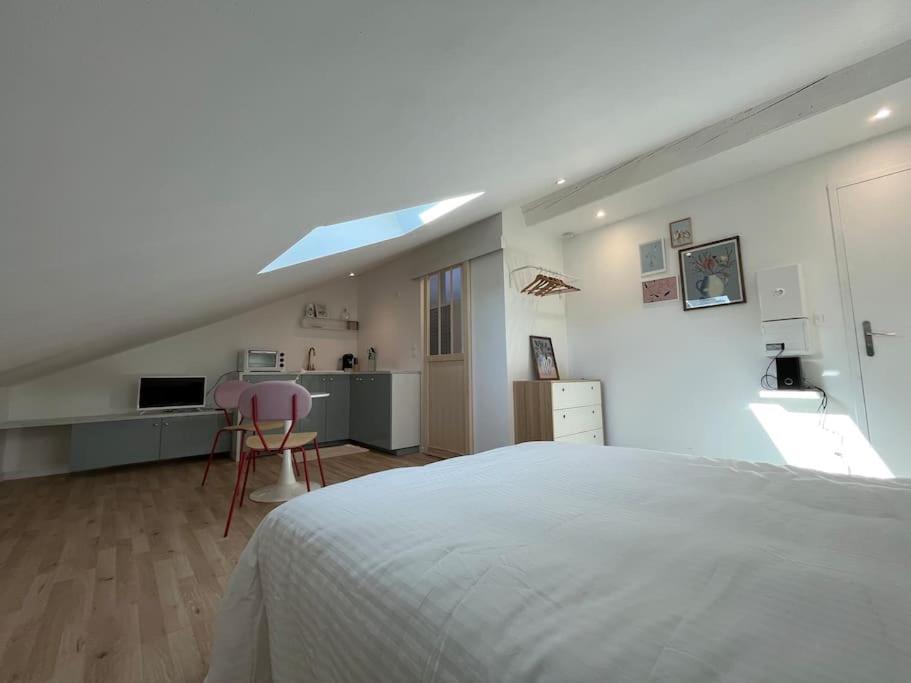 Ferienwohnung Studio Jade : Charmant Logement Place Clemenceau Pau Exterior foto